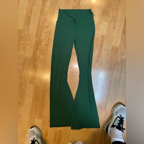 aerie offline emerald greeen crossover flare leggings size medium - Picture 1 of 3